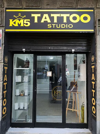 KM5 tattoo studio escaparate tatuajes